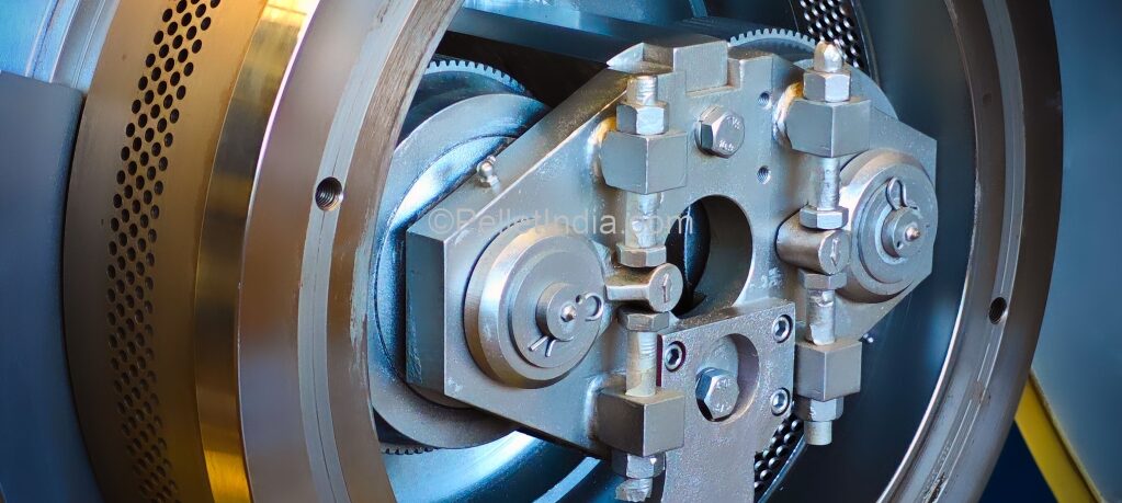 PelletIndia.com के स्वचालित वुड बायोमास पेलेट प्लांट की प्रमुख तकनीकी विशेषताएँ और इसके संचालन में स्वचालन की भूमिका क्या है?